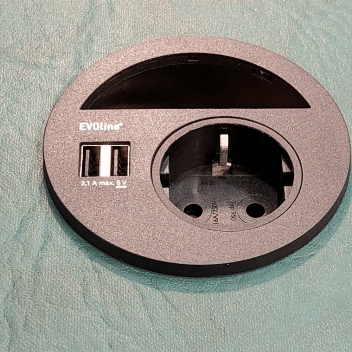 Skano kirjutuslaud reguleeritava kõrgusega koos pistiku- ja USB-pesaga, metalljalgadega - Image 5